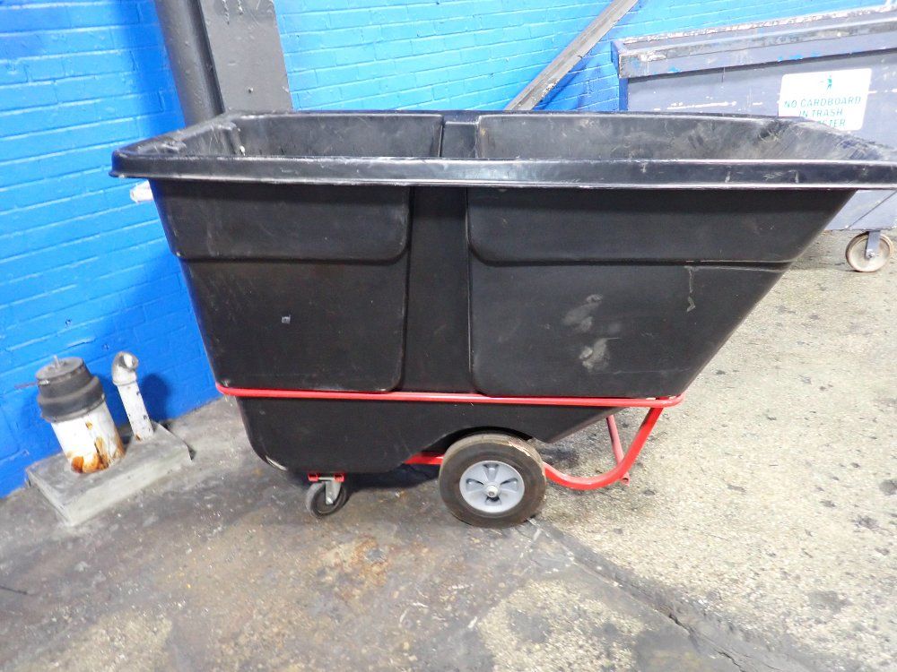 Rubbermaid 65"x29"x38" Self Dumping Hopper