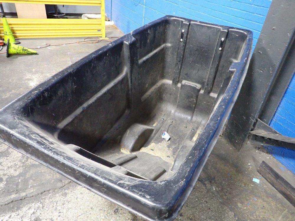 Rubbermaid 65"x29"x38" Self Dumping Hopper