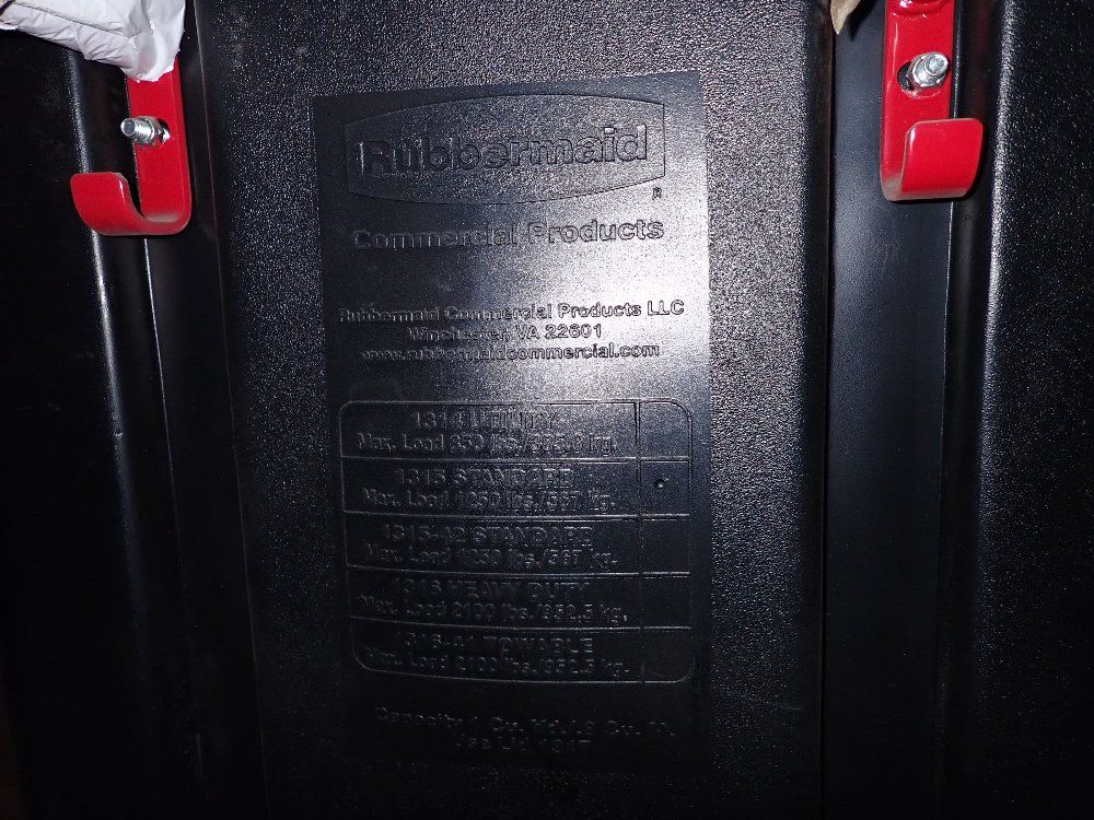 Rubbermaid 65"x29"x38" Self Dumping Hopper