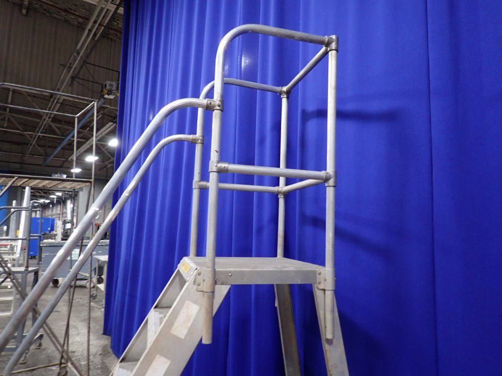 6 Steps / 500 Lbs Portable Stairs