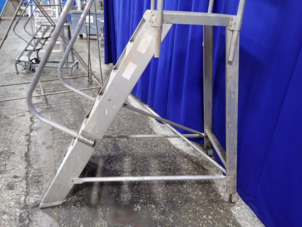 6 Steps / 500 Lbs Portable Stairs