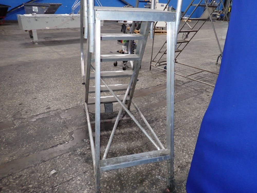 6 Steps / 500 Lbs Portable Stairs