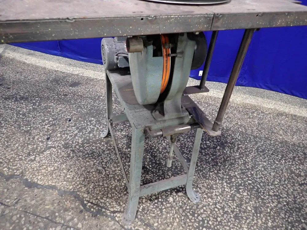 Delta 13 1/2" Vertical Band Saw - 88f34193