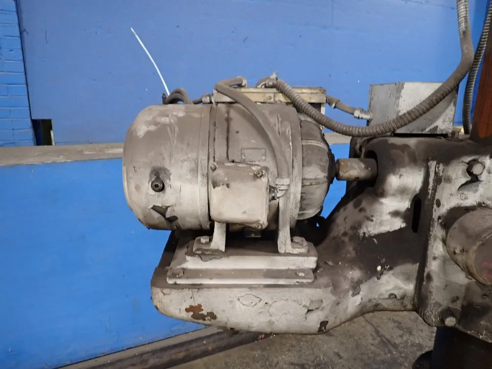 Cincinnati 3'3" X 8" Radial Arm Drill