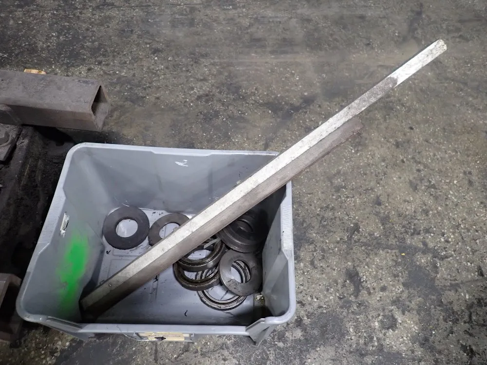 Cincinnati 3'3" X 8" Radial Arm Drill