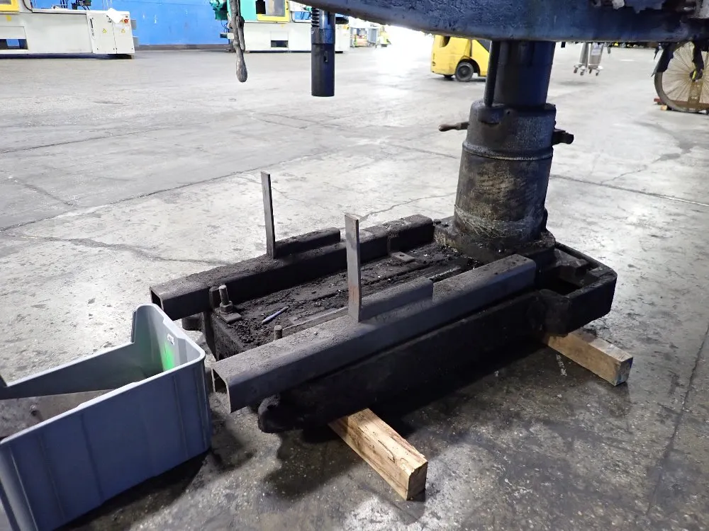 Cincinnati 3'3" X 8" Radial Arm Drill