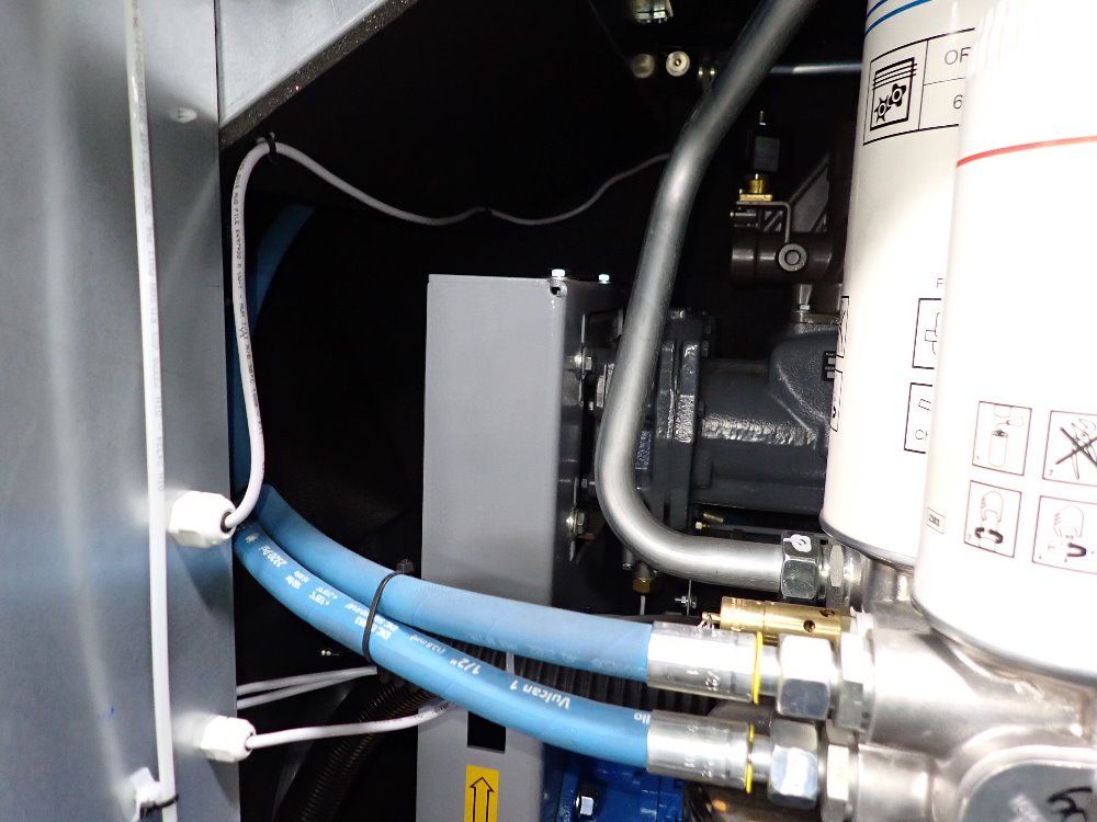 Quincy 22 Kw Air Compressor - Qgs30