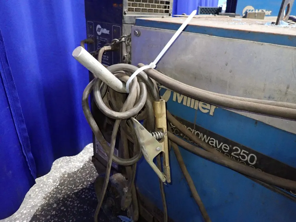 Miller 250 Amp Welder - Syncrowave 250