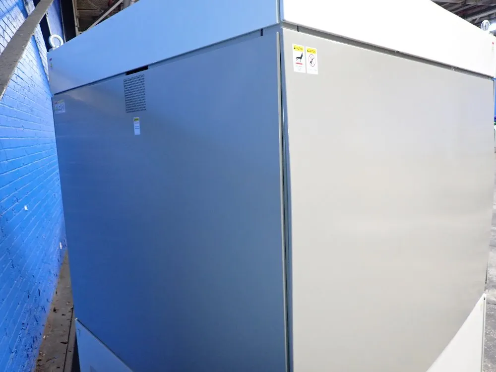 Iwaski Electric 29" X 36" X 26" Chamber Eye Super Xenon Tester - Xer-w75