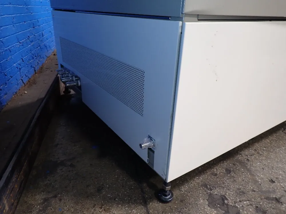 Iwaski Electric 29" X 36" X 26" Chamber Eye Super Xenon Tester - Xer-w75