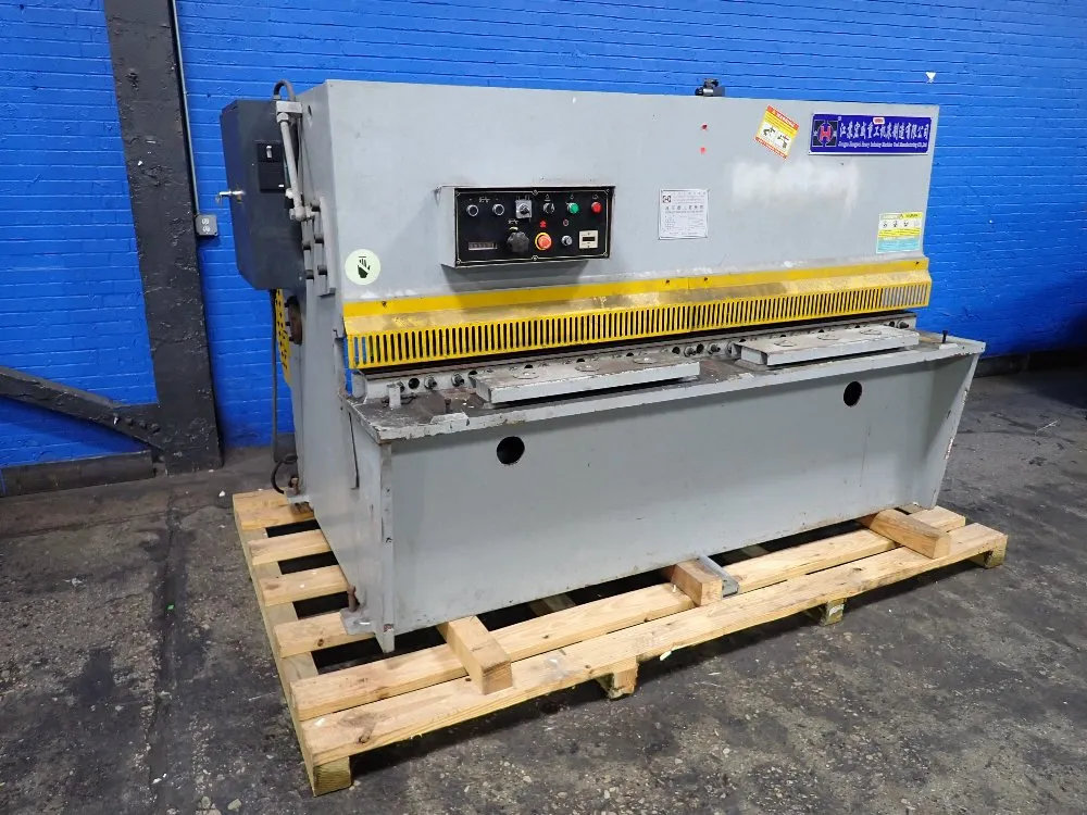 2012 JIANGSU HONGWEI QC12Y-6X2000 HYDRAULIC SWING BEAM SHEARING MACHINE