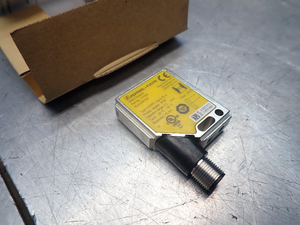 Pepperl+fuchs 10 Meter Detection Range Photoelectric Sensor - Sla12-r/124