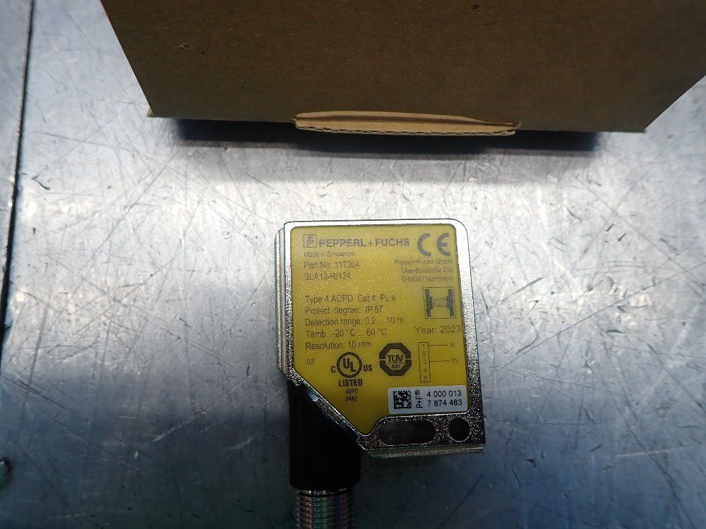 Pepperl+fuchs 10 Meter Detection Range Photoelectric Sensor - Sla12-r/124