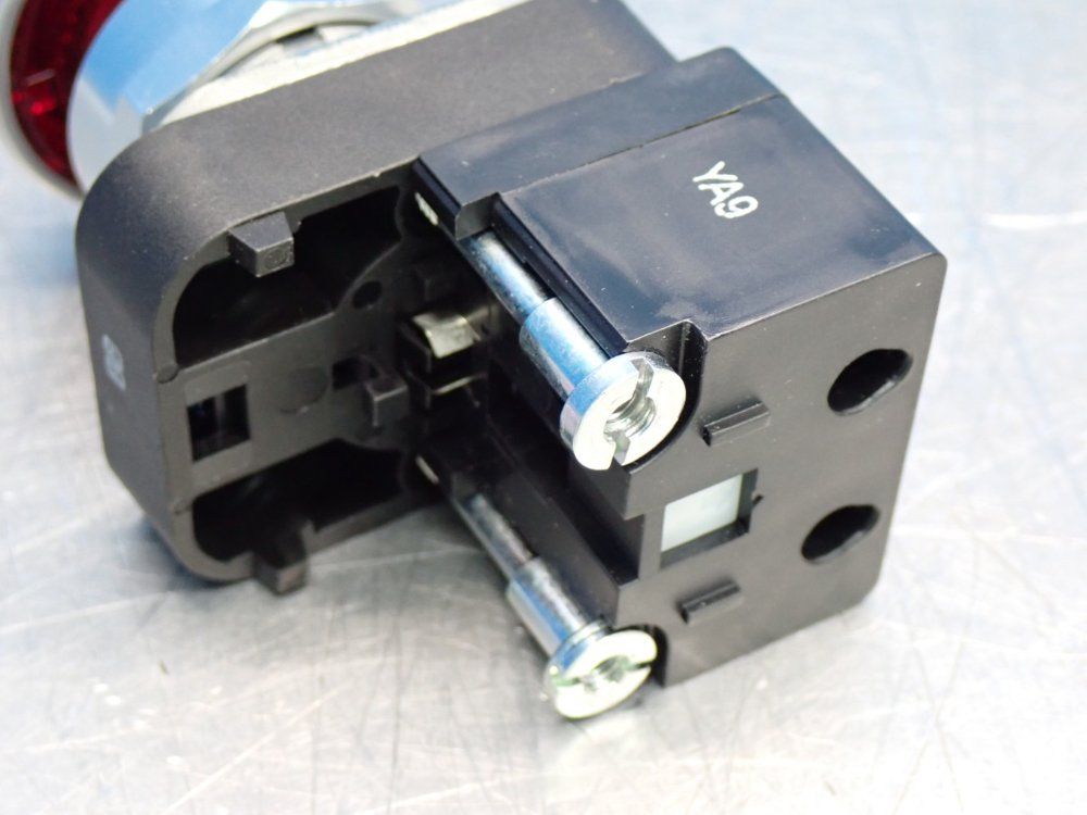 Allen Bradley 30mm Illuminated Push Button - 800tc-fxqh2r