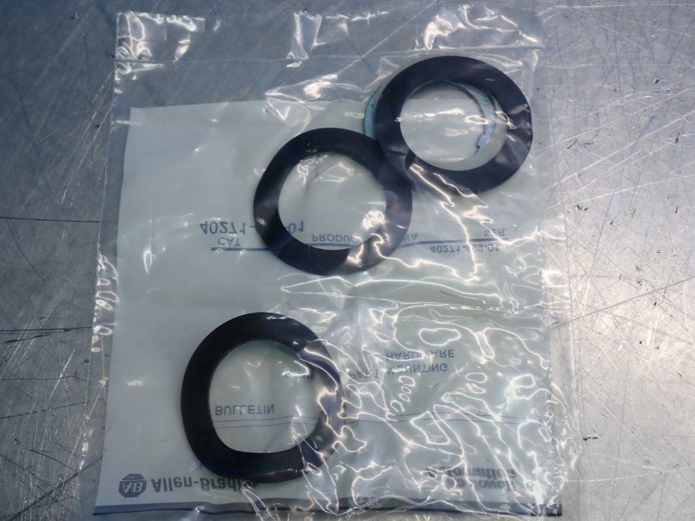 Allen Bradley 30mm Illuminated Push Button - 800tc-fxqh2r