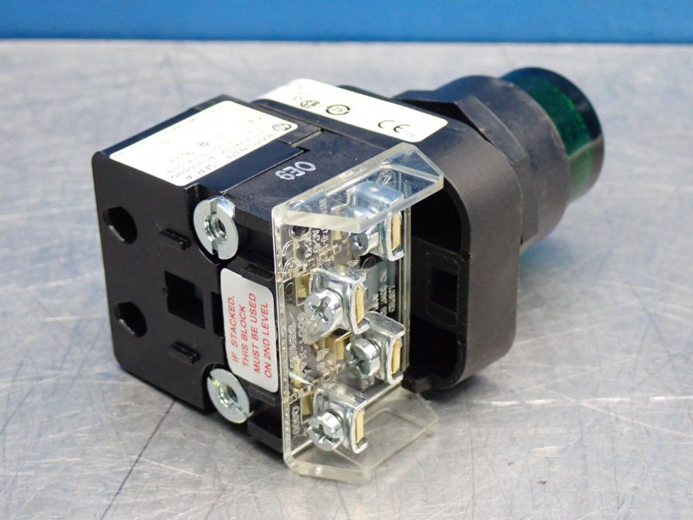 Allen Bradley Momentary Push Button Switch - 800h-qrbh2ga2