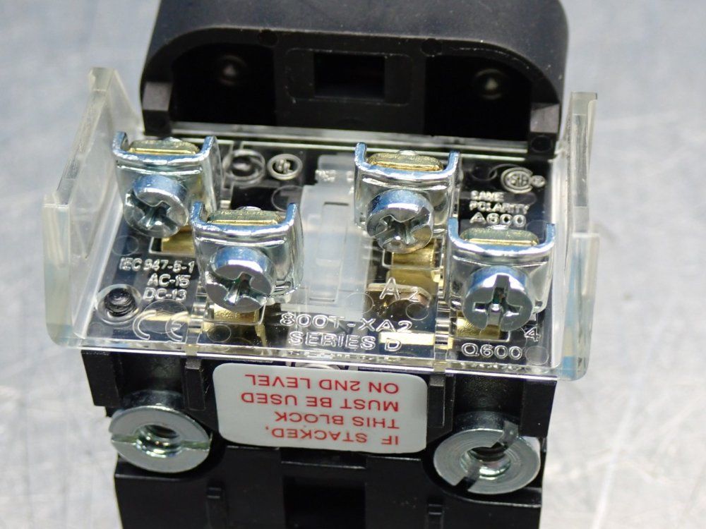 Allen Bradley Momentary Push Button Switch - 800h-qrbh2ga2