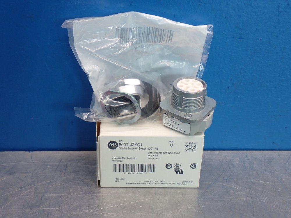 Allen Bradley 30mm 3-position Selector Switch - 800t-j2kc1
