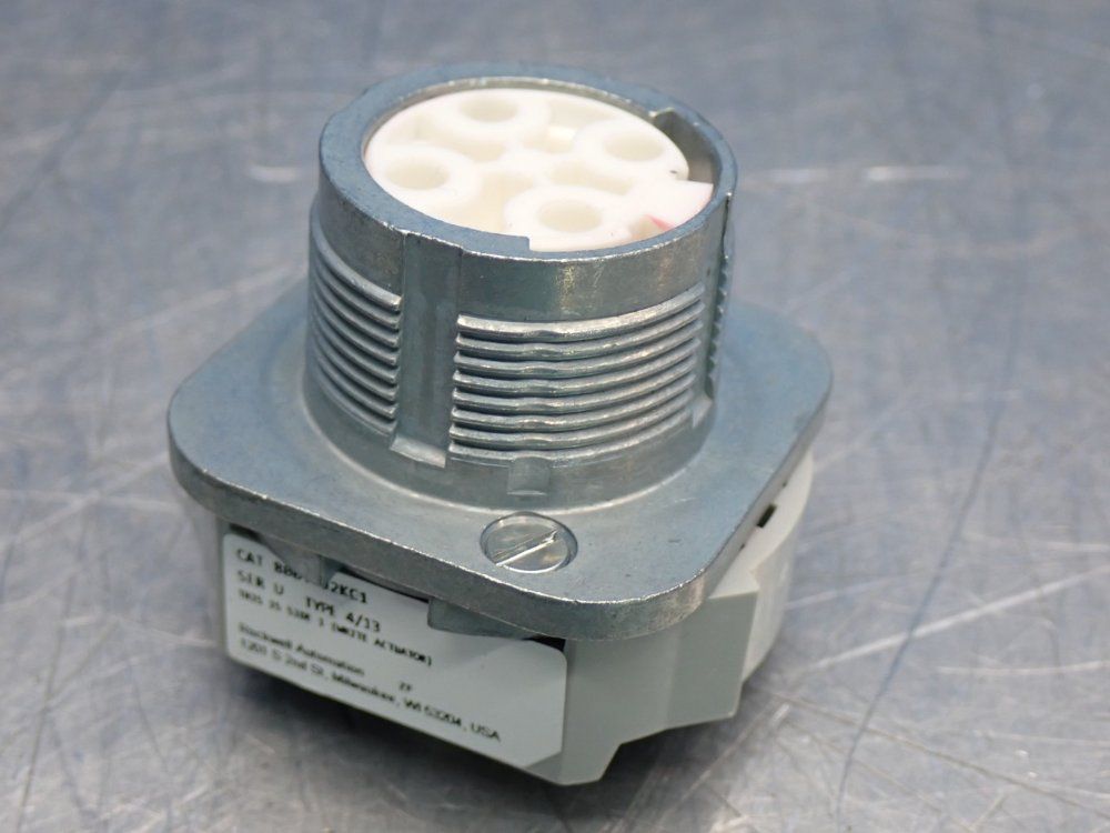 Allen Bradley 30mm 3-position Selector Switch - 800t-j2kc1