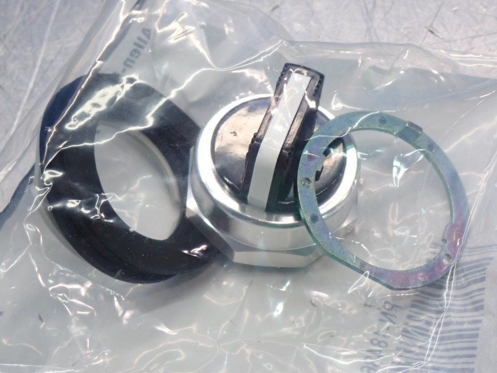 Allen Bradley 30mm 3-position Selector Switch - 800t-j2kc1