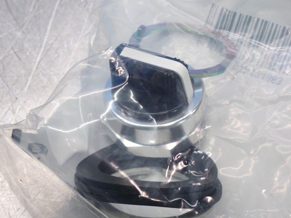 Allen Bradley 30mm 3-position Selector Switch - 800t-j2kc1