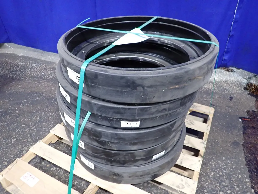 Roadtec 30x5.91 Asphalt Paver Wheel Drive - Rt14 / 201329-01