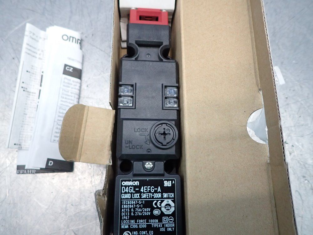 Omron 24 Vdc Solenoid Lock Safety Door-lock Switch - D4gl-4efg-a