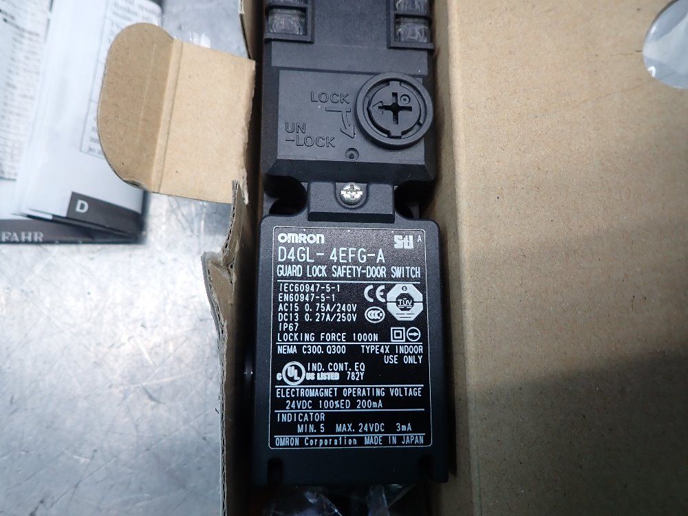 Omron 24 Vdc Solenoid Lock Safety Door-lock Switch - D4gl-4efg-a
