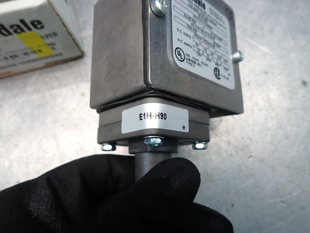 Barksdale Pressure Actuated Switch
