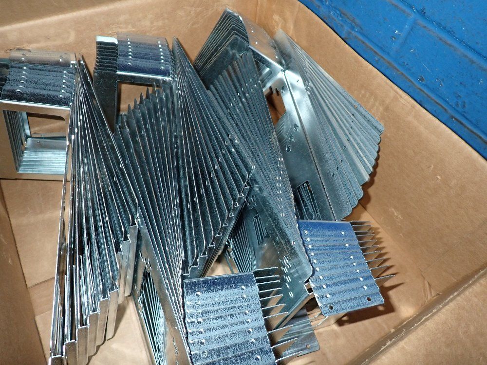 Thomas & Betts 4" Dual Side Stud Mounting Brackets - Ssf-sh2346-cs