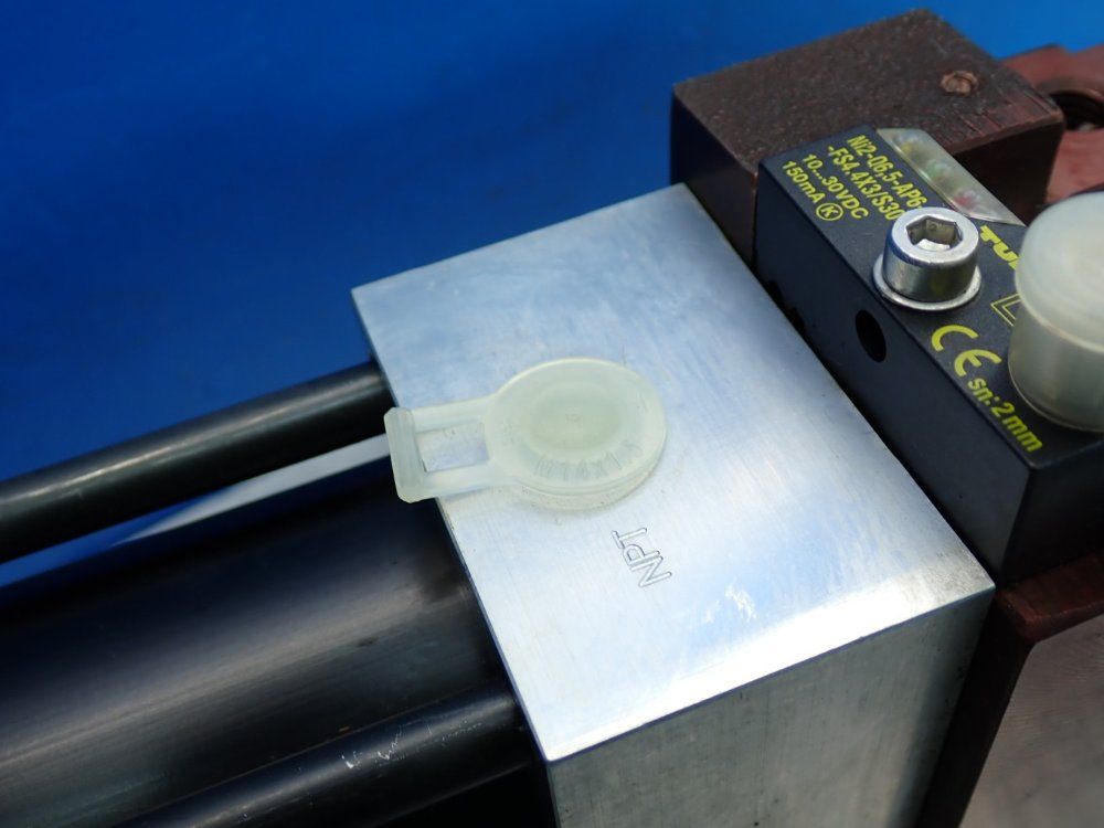 Destaco Right Hand Pneumatic 90° Power Clamp - 82g8n-412c91-na