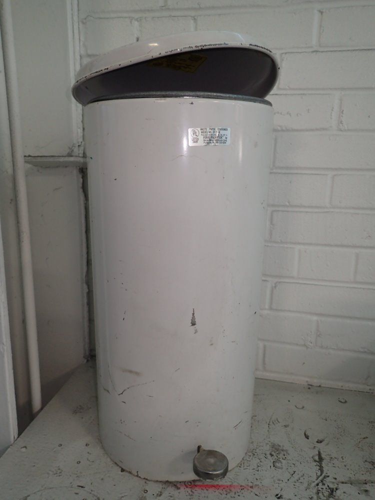 United Metal Receptacle 5 Gallons Trash Can - St Gl5