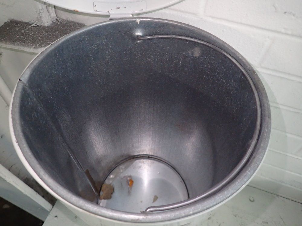 United Metal Receptacle 5 Gallons Trash Can - St Gl5