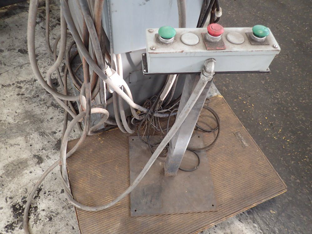 Lincoln/fanuc Welding Robot Cell - A05b-1203-b255/arc Mate