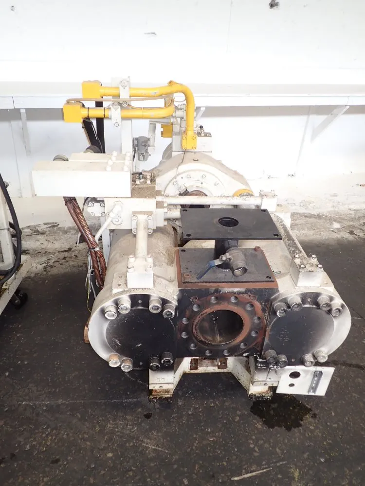 Universal Multishot Systems Injection Molder