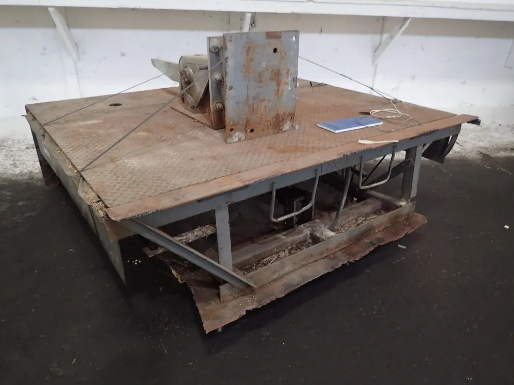 Serco 71'' X 84'' Dock Leveler