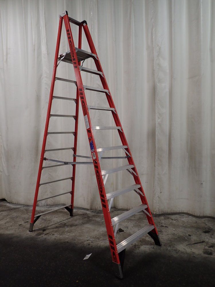 Werner 300# / 10 Steps / 10' Fiberglass A-frame Ladder - P7410