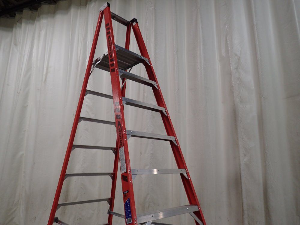 Werner 300# / 10 Steps / 10' Fiberglass A-frame Ladder - P7410