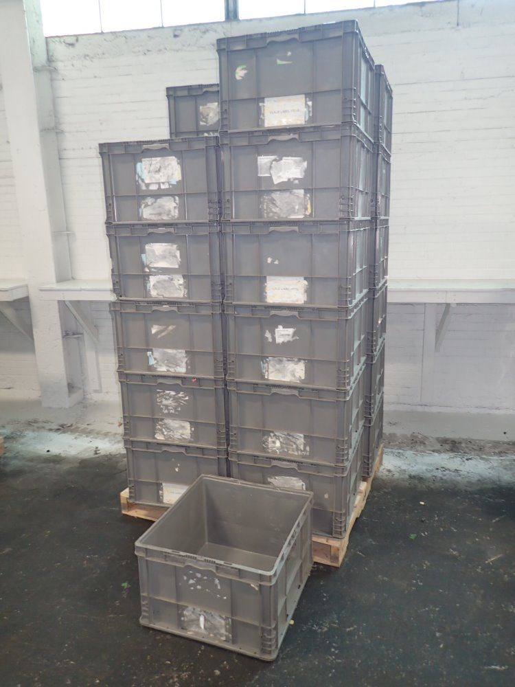 21'' X 22'' X 14'' Stackable Plastic Bins