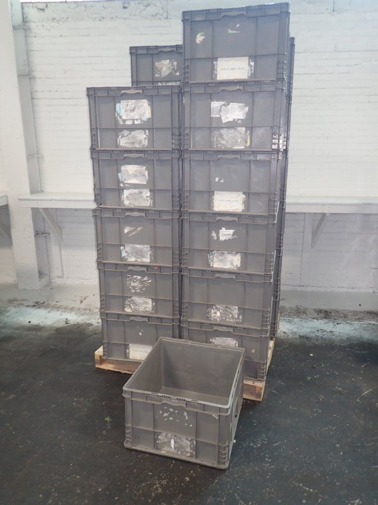 21'' X 22'' X 14'' Stackable Plastic Bins