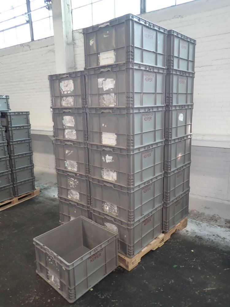 21'' X 22'' X 14'' Stackable Plastic Bins