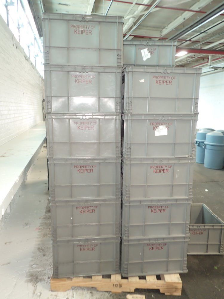 21'' X 22'' X 14'' Stackable Plastic Bins