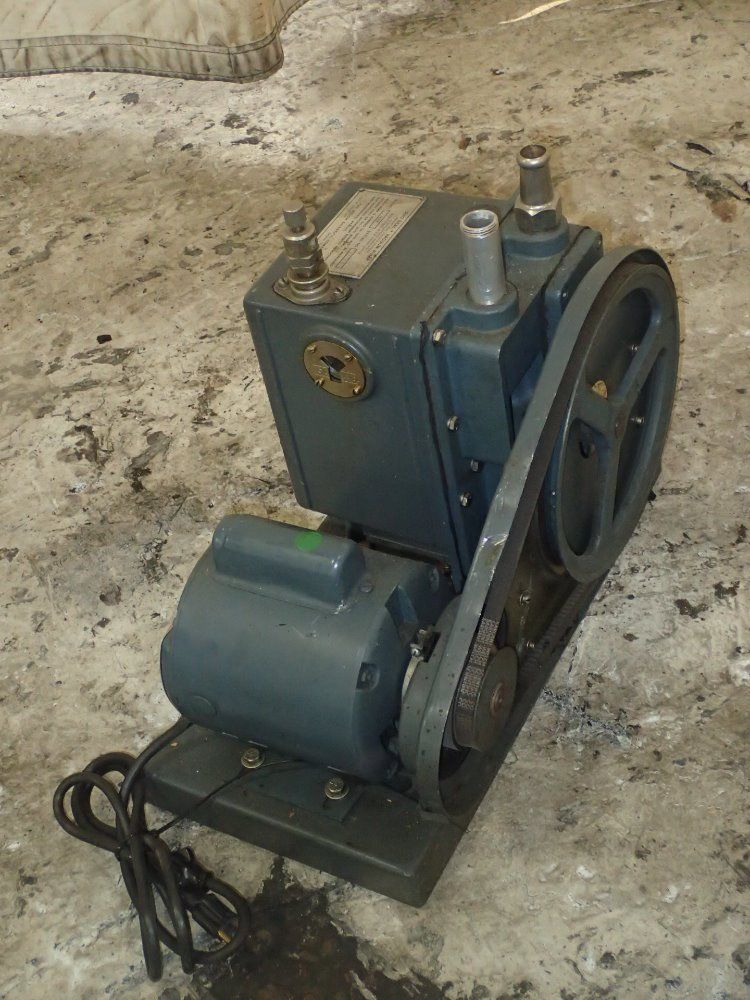 The Welch Scientific Company Duo-seal Vacuum Pump
