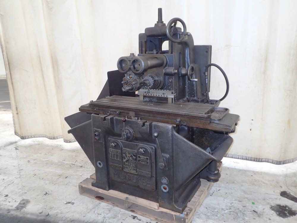 Milwaukee Kearney & Trecker Horizontal Mill