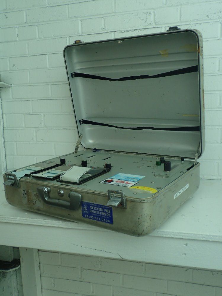 Peerless Electronics Halon/ Co2 Analyzer