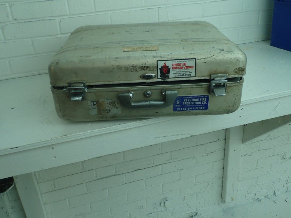 Peerless Electronics Halon/ Co2 Analyzer