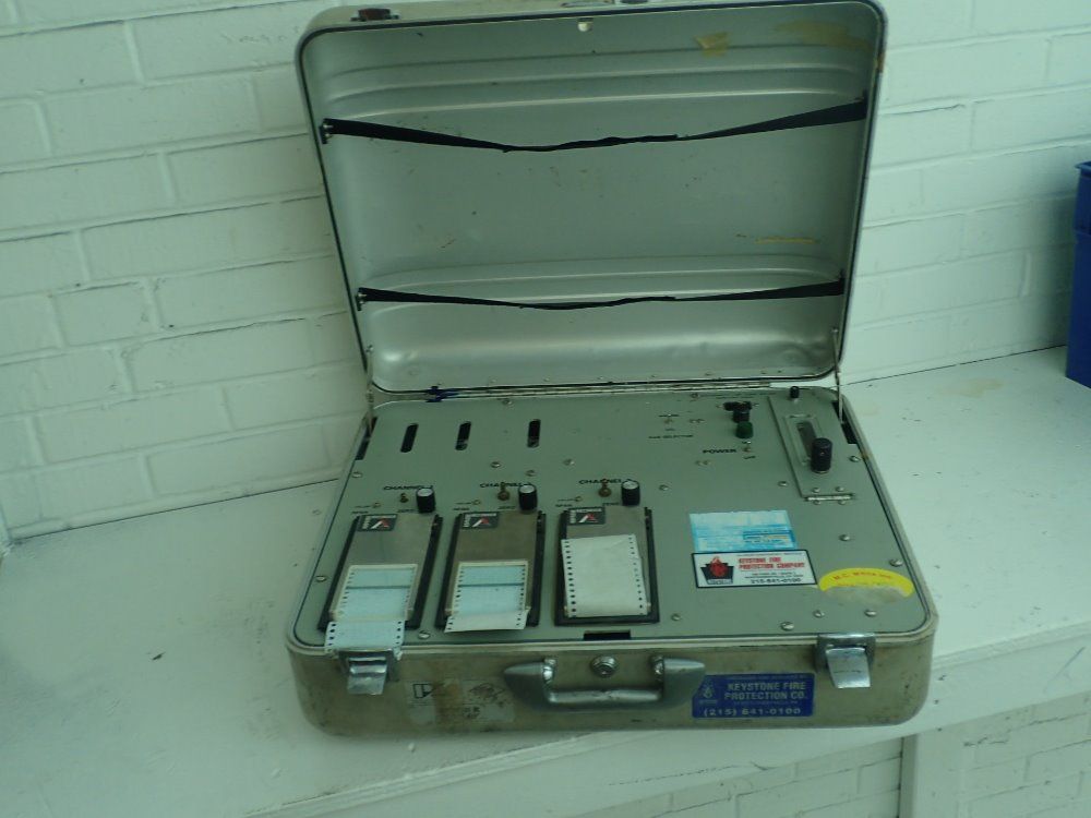 Peerless Electronics Halon/ Co2 Analyzer