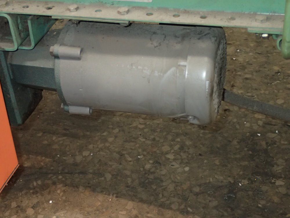 Roach Powered Roller Conveyor