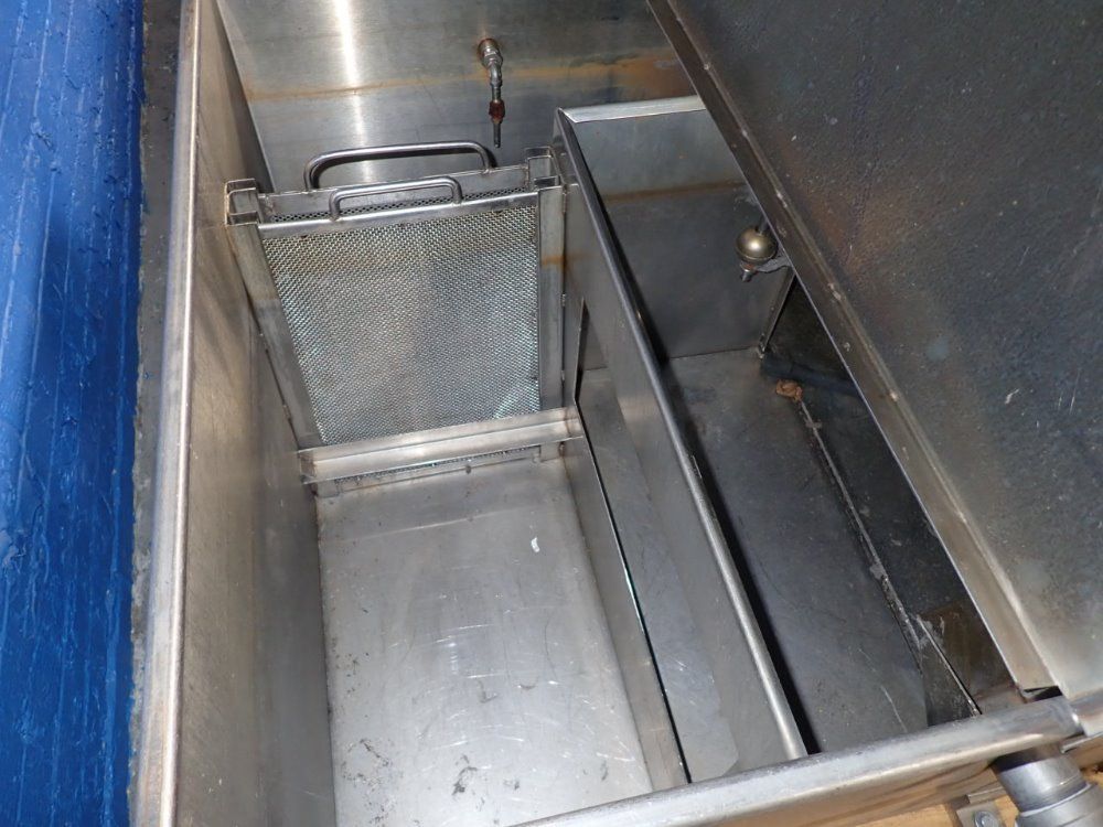 Convay Systems Crate Washer