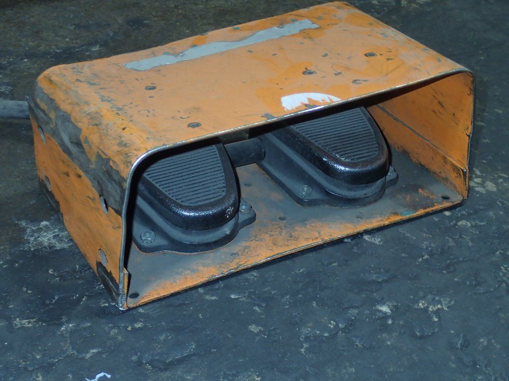 American Manufacturing Lift W/ Roller Transfer Conveyor